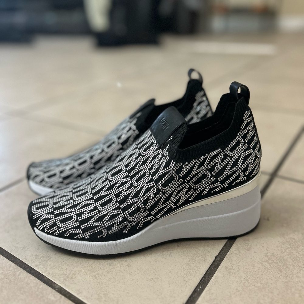 DKNY Monochrome Logo platform Slip-Ons